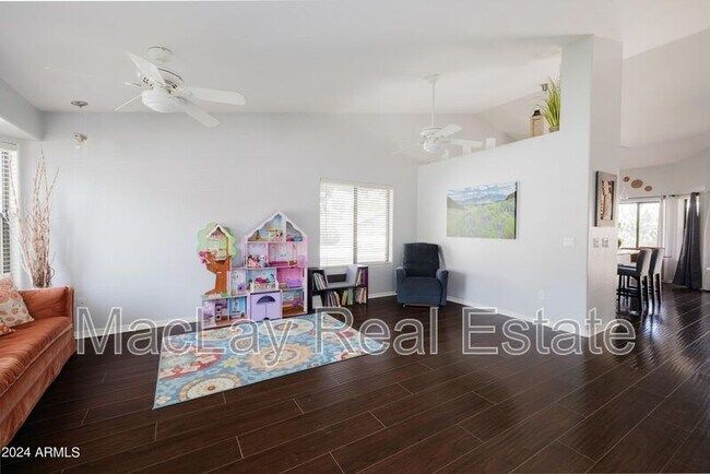 Building Photo - 1233 E Sea Gull Dr