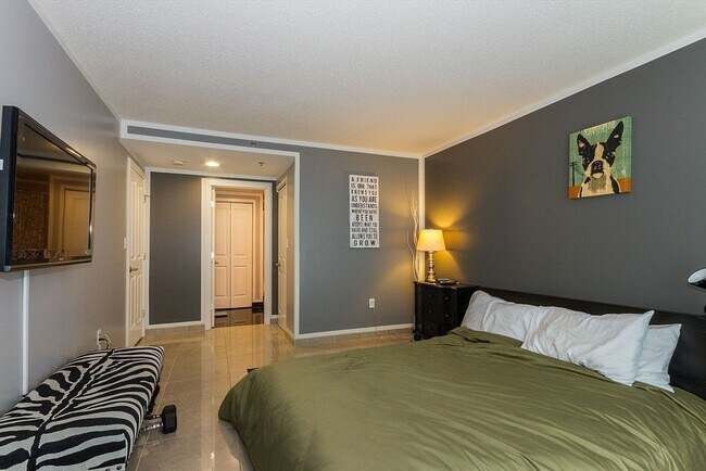 Building Photo - 10 Museum Way