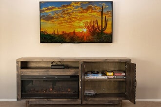 Building Photo - 1541 E Peregrine Trail