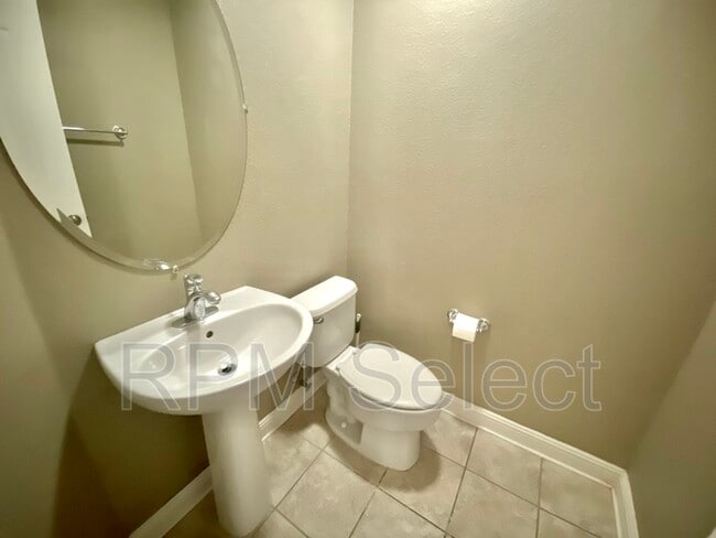 Building Photo - 637 Lavastone Dr