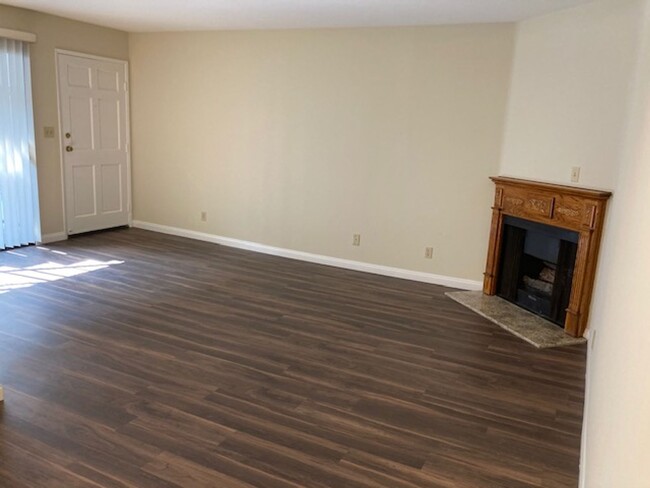 Interior Photo - 247 West Verdugo