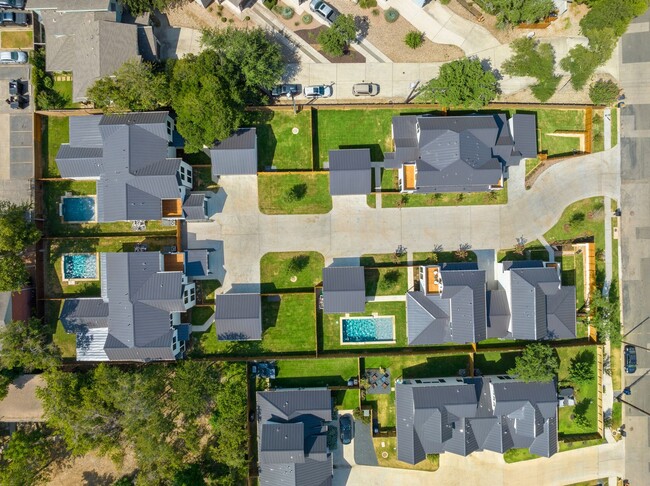 Building Photo - Valley View Villas