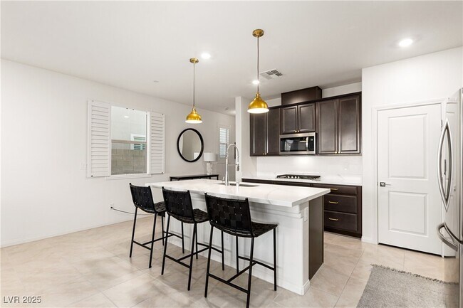 Building Photo - 1592 Pacific Baza St