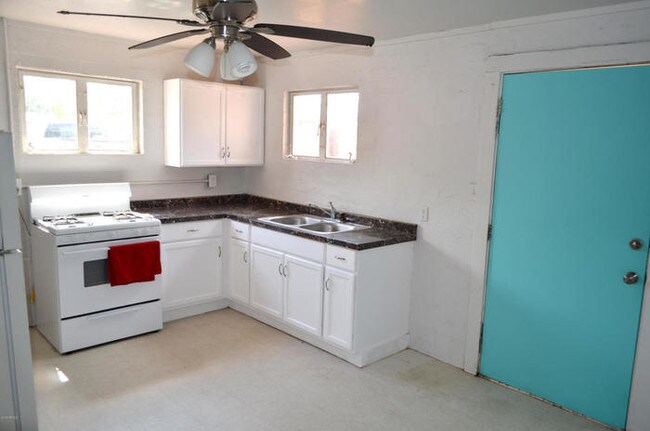 Building Photo - 6445 W. Maryland Avenue #7