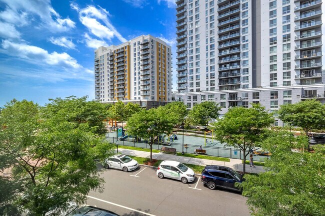 Building Photo - 2 Harbor Point Road South-SI FL3-ID1588129P