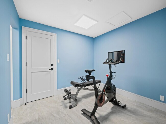 Building Photo - 2754 NE 31st Ct