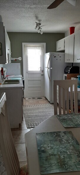 KITCHEN - 1007 N 19th Ave