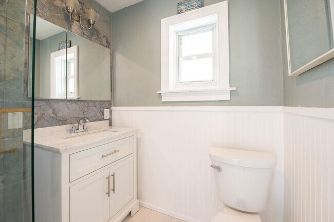 Building Photo - 1317 SW 31st St