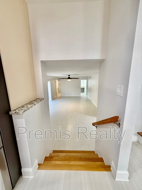 Building Photo - 957 Weathersfield Dr