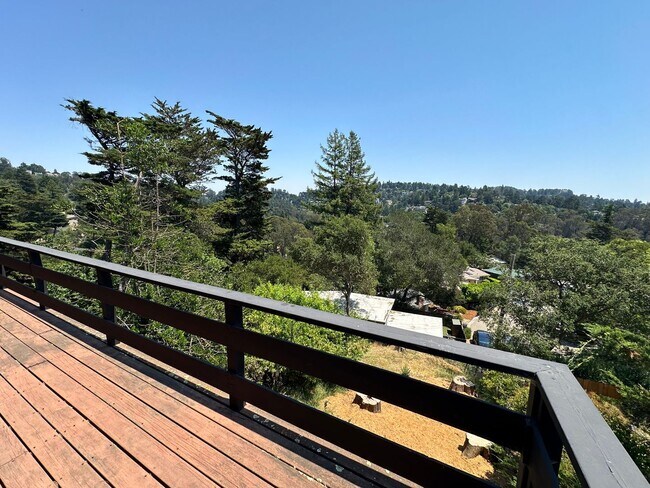Building Photo - Expansive House in the Monclair Village, Q...
