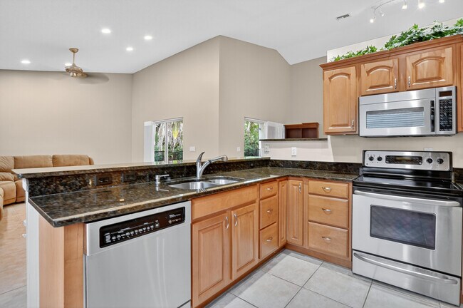 Building Photo - 3511 NW 4th Ave