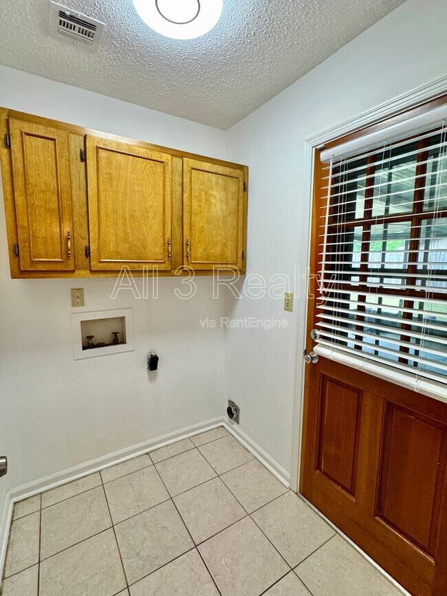 Building Photo - 2311 Cottingham Dr