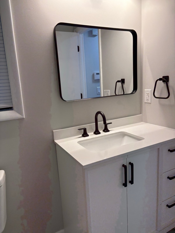 Building Photo - 1252 N Forest Dr