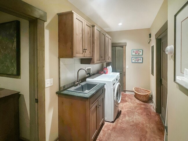 Building Photo - Spend the Holidays in Historic Breckenridg...