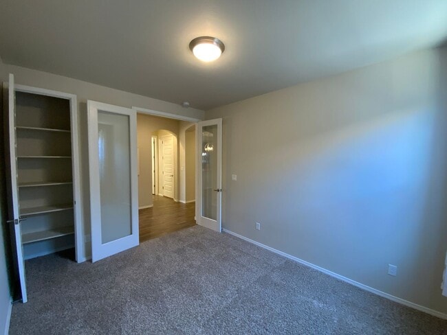 Building Photo - 4 Bedroom Single Story Home Available Near...