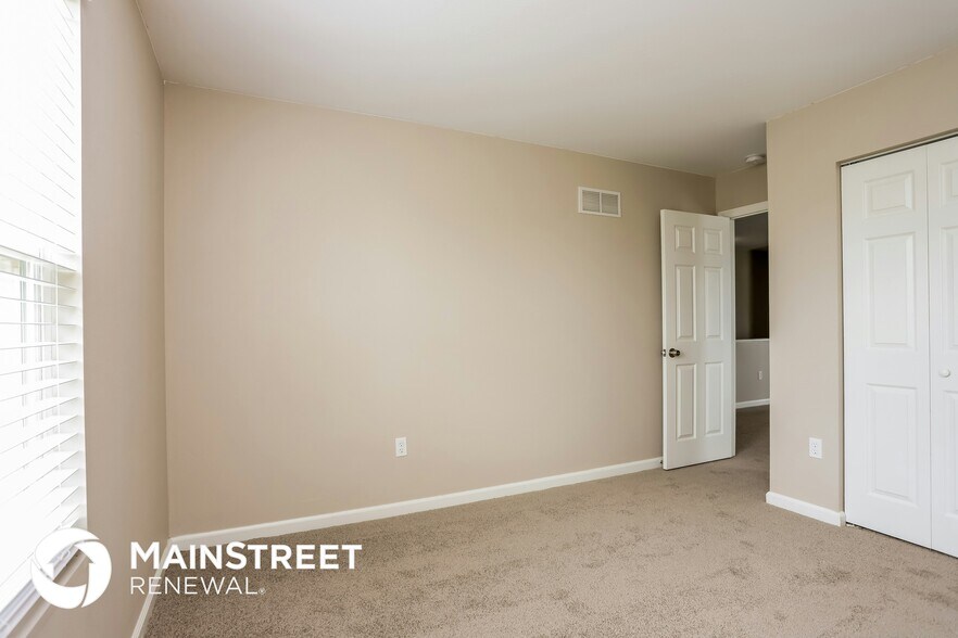 Building Photo - 30 Willow Springs Dr