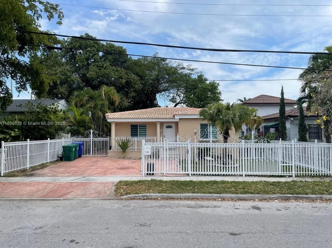 Building Photo - Charming Coral Gate Home Steps from Miracle Mile