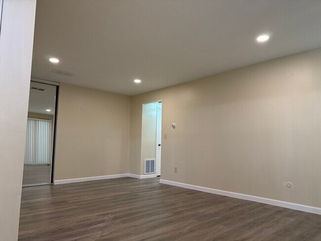 Building Photo - 52 Shrewsbury Green Dr