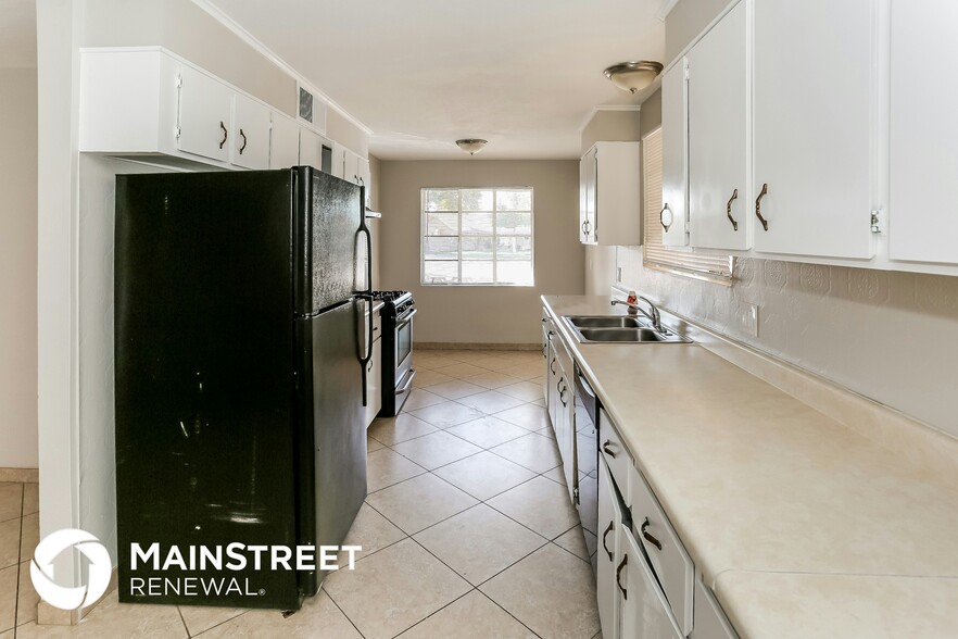 Building Photo - 3122 W Mariposa St