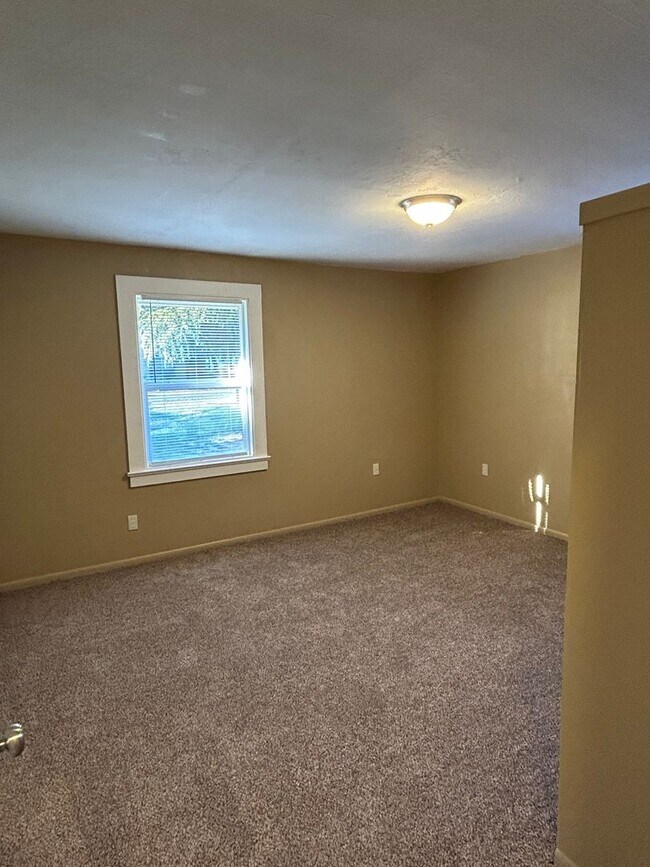 Building Photo - 3 bedroom 2 bath with bonus storage room next to Chico State with Large fenced backyard (Please r...