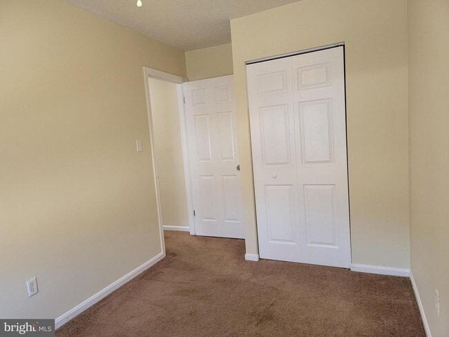 Building Photo - 4197 Drake Ct