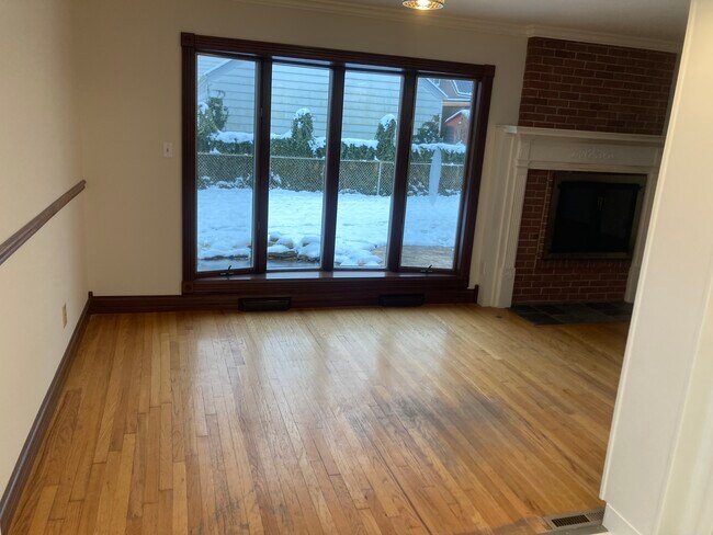 Building Photo - 2401 Bristol Rd