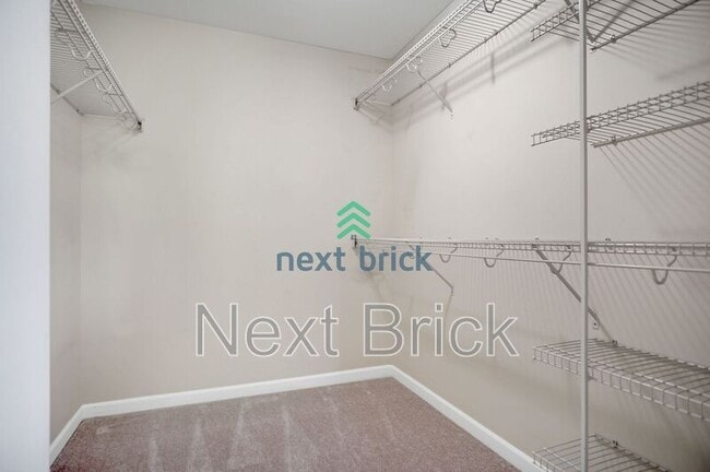 Building Photo - 4650 NE 3rd Ln