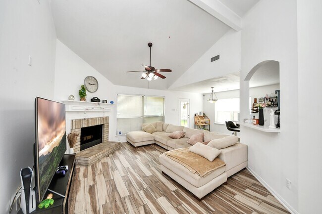 Building Photo - 18318 Farriswood Ct
