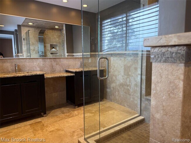 Building Photo - 3602 Elmhurst Ave