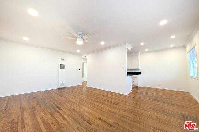 Building Photo - 224 Bicknell Ave