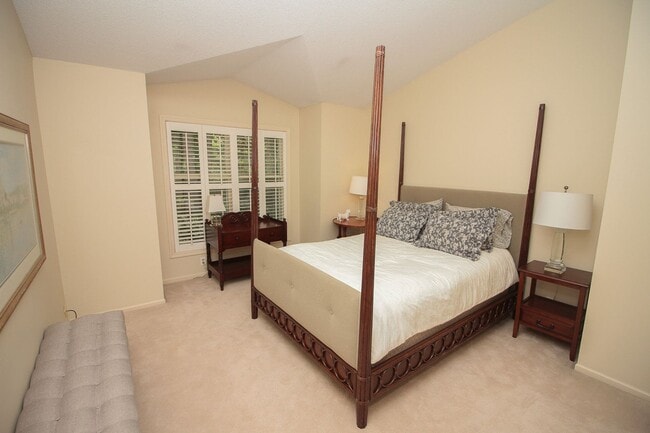 Building Photo - 141 Edgewood Ct