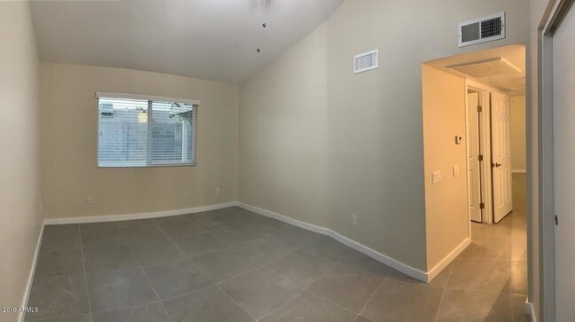 Building Photo - 3014 W Runion Dr