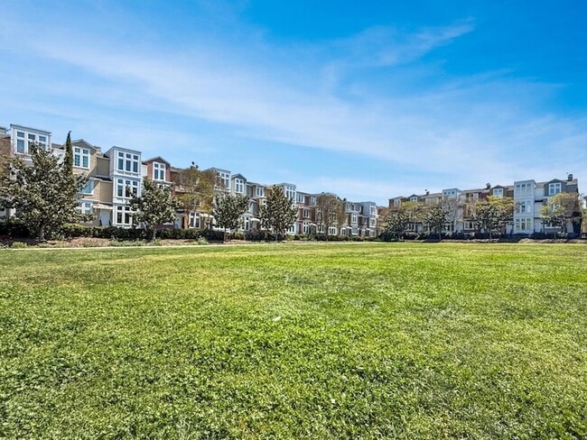 Building Photo - 830 Frederick Commons