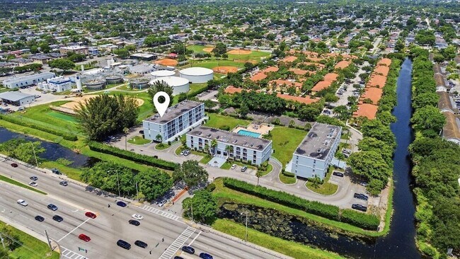 Building Photo - 7980 N French Dr