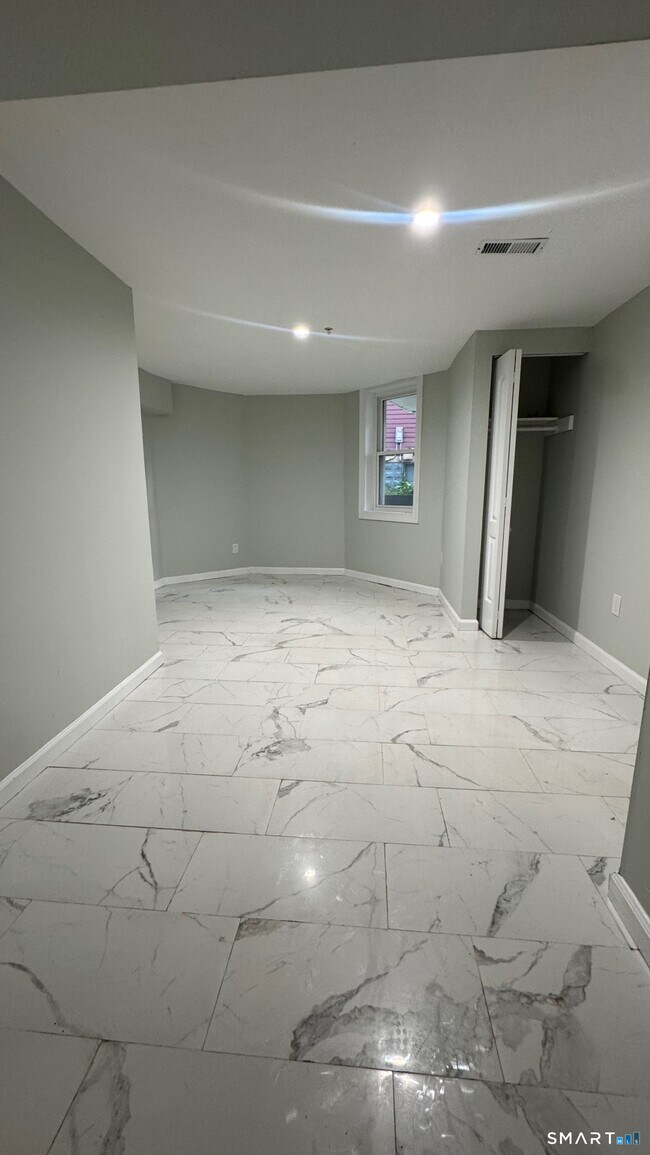 Building Photo - 368 Norton St