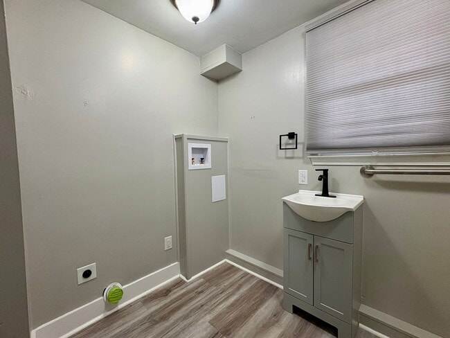 Building Photo - 3 Bedroom 2 Bathroom in York!