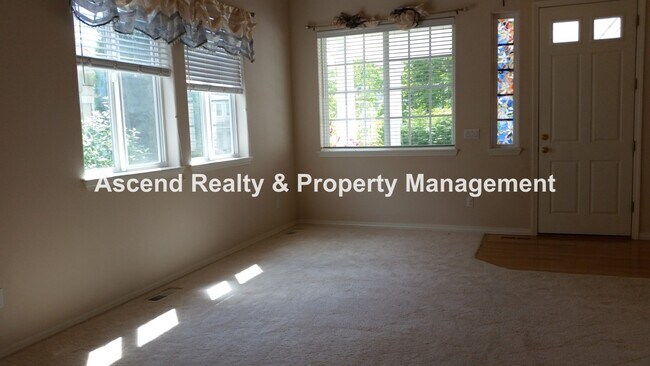 Building Photo - Bethany 4 Bed One Bed & Full Bath on Main Fenced Yard w/EV Charger Close to Schools & Shopping