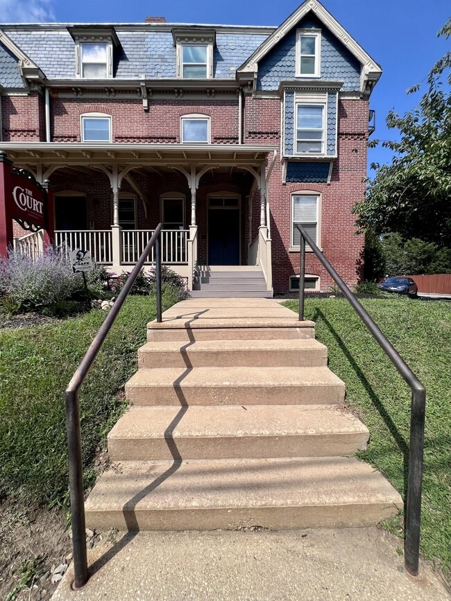 Building Photo - 1303 W 13th St