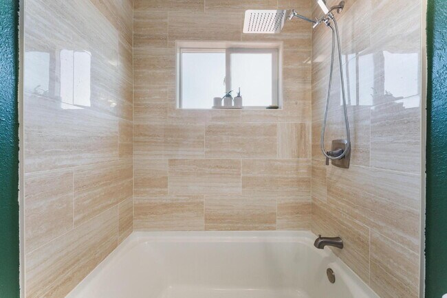 Building Photo - 2 Bedroom 1 bath Single Story Home on Large Lot with Solar and Water Purification