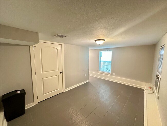 Building Photo - 1304 Ave N Ursuline St