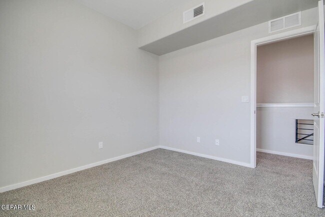 Building Photo - 916 Mormon Tea Dr