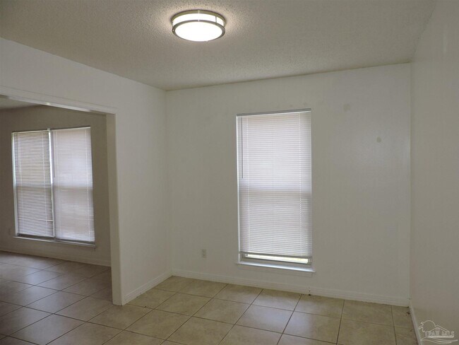 Building Photo - 2323 Silversides Loop