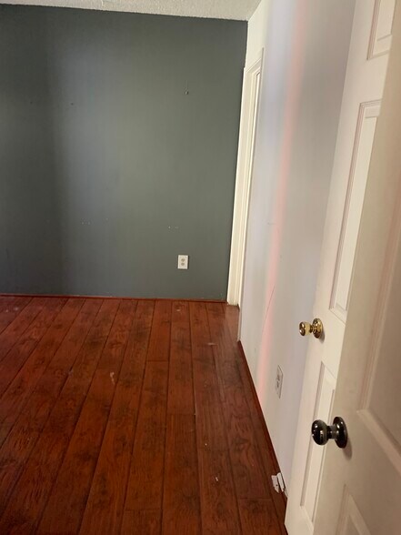 Primary Photo - 6151 Reseda Blvd