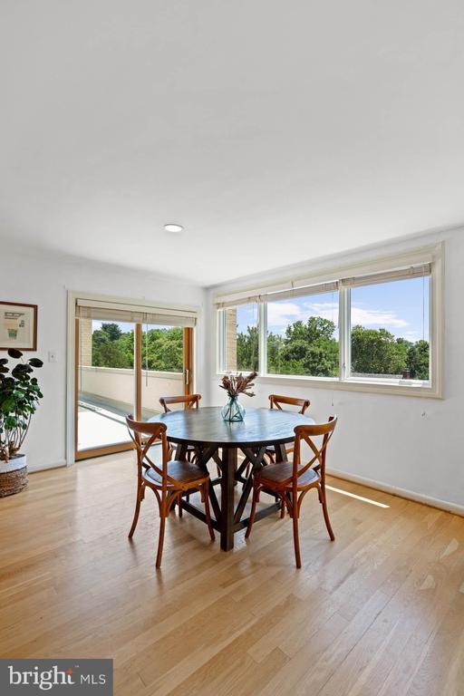 Building Photo - 4720 Chevy Chase Dr