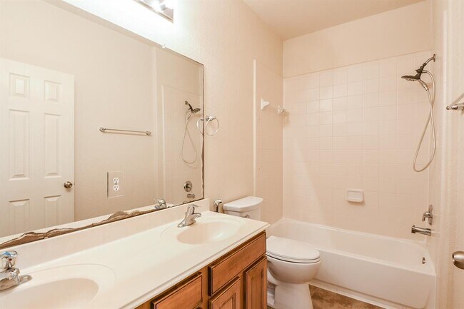 Building Photo - 2318 Appian Way