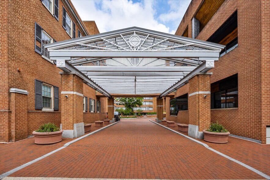 Building Photo - 1111 30th St NW