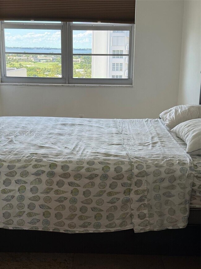 Building Photo - 5701 Collins Ave