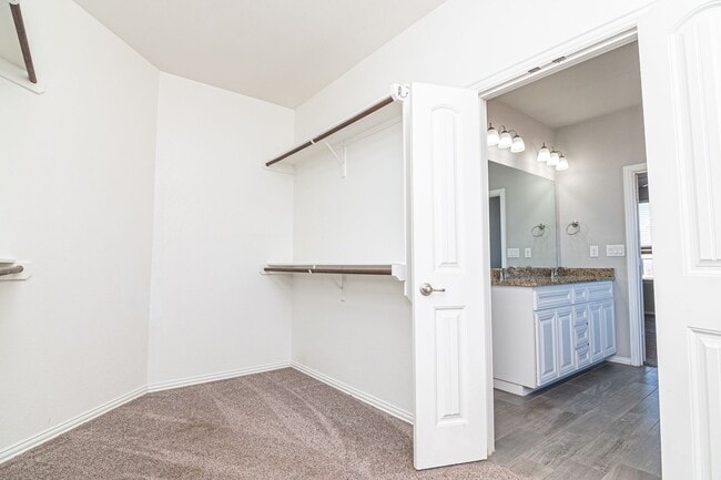 Building Photo - 819 Pentagon Rd