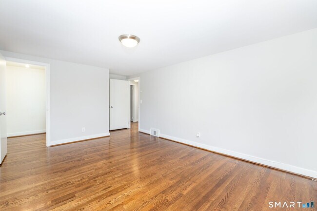 Building Photo - 170 Brunswick Ave