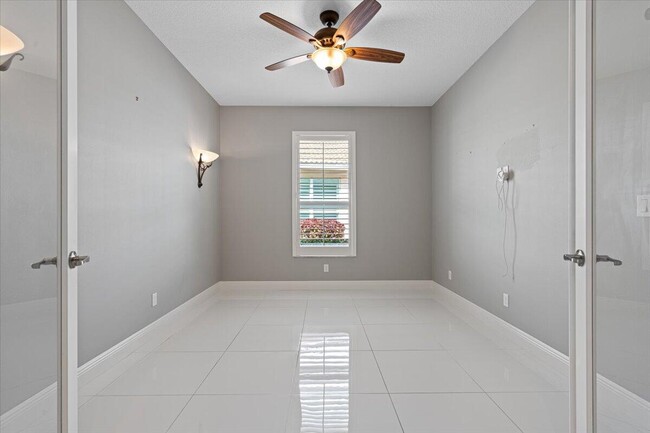 Building Photo - 10017 SW Oak Tree Cir